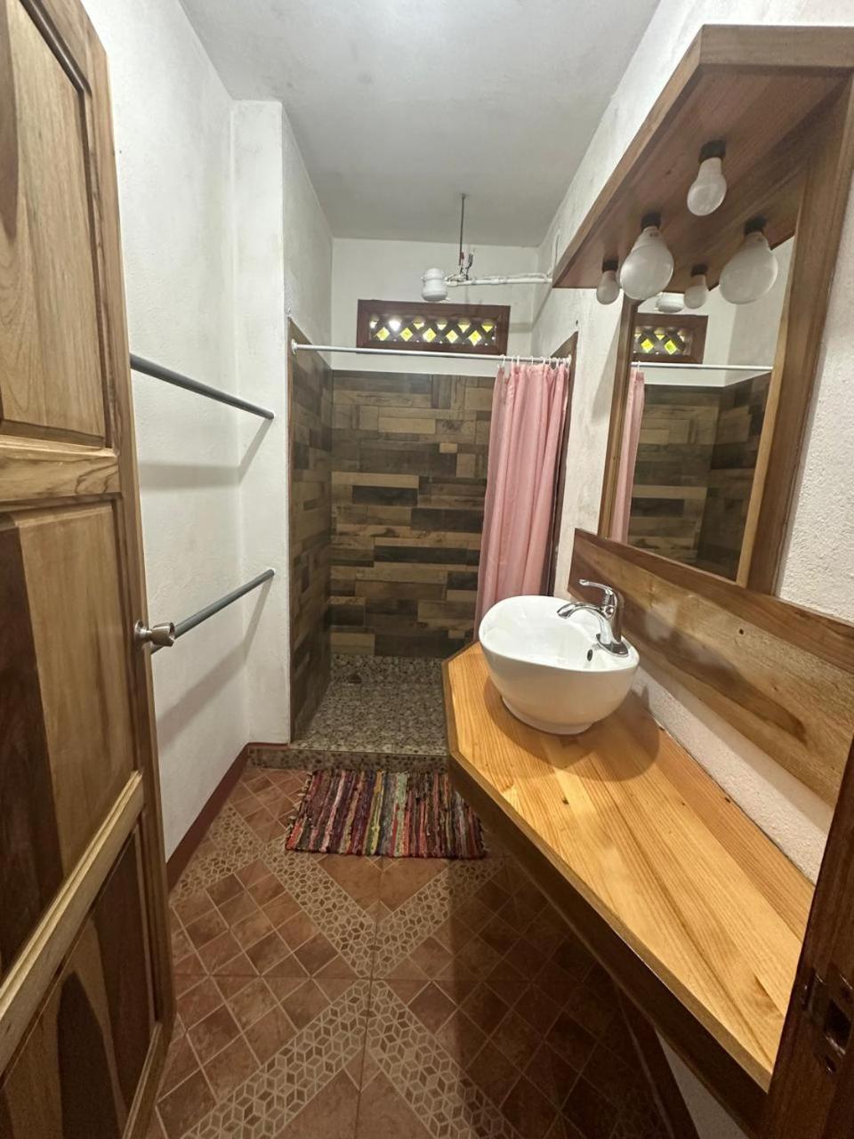 Hotel Don Quichotte Tortuguero Extérieur photo