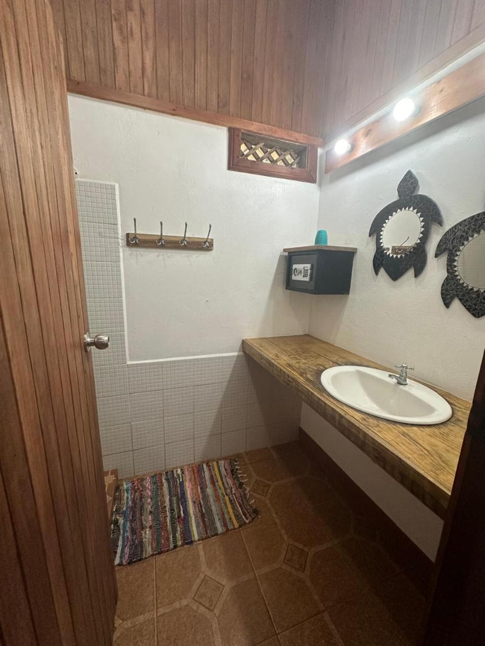 Hotel Don Quichotte Tortuguero Extérieur photo
